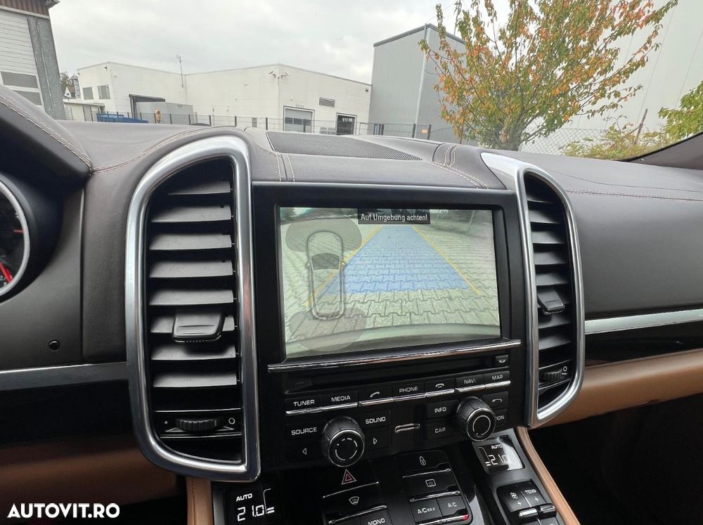 Porsche Cayenne - 10