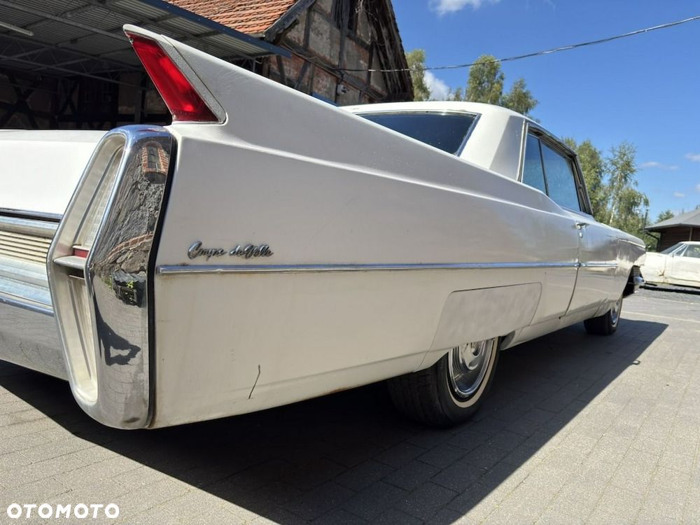 Cadillac Deville - 24