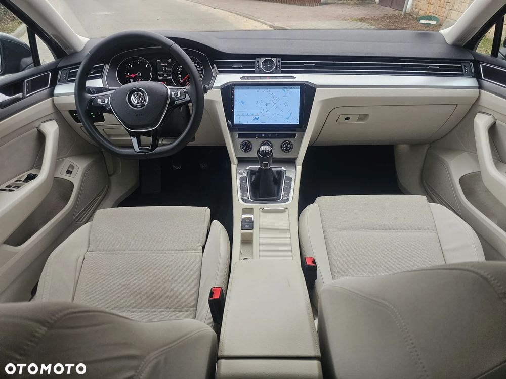 Volkswagen Passat 1.6 TDI (BlueMotion Technology) Comfortline - 17