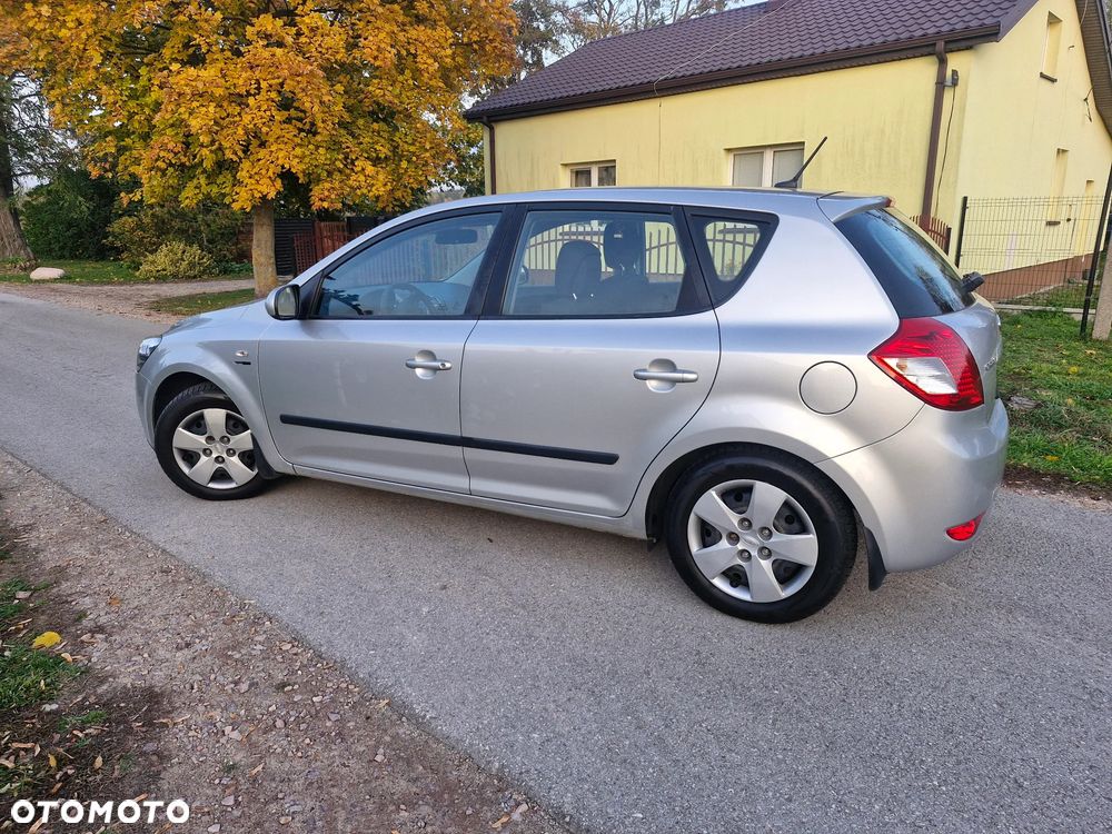 Kia Ceed - 6