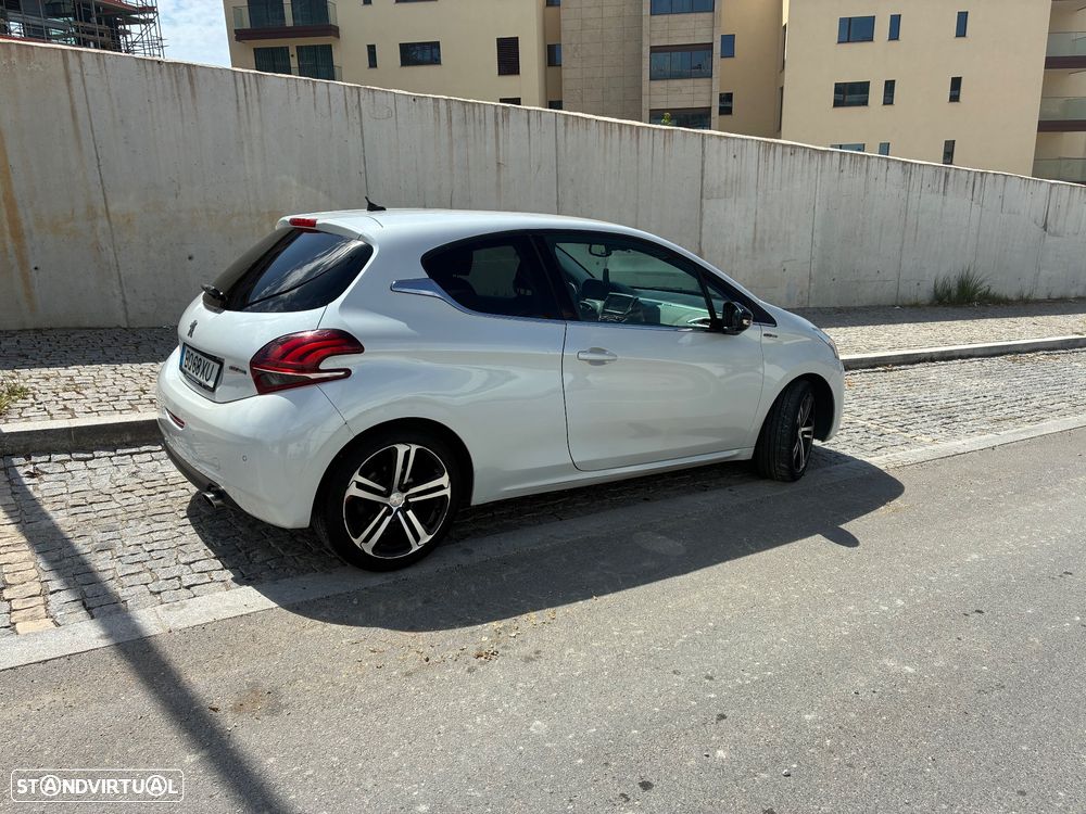 Peugeot 208 1.2 PureTech GT Line - 12