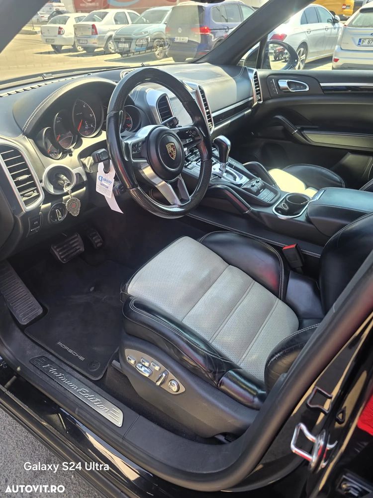 Porsche Cayenne 3.0 L - 8