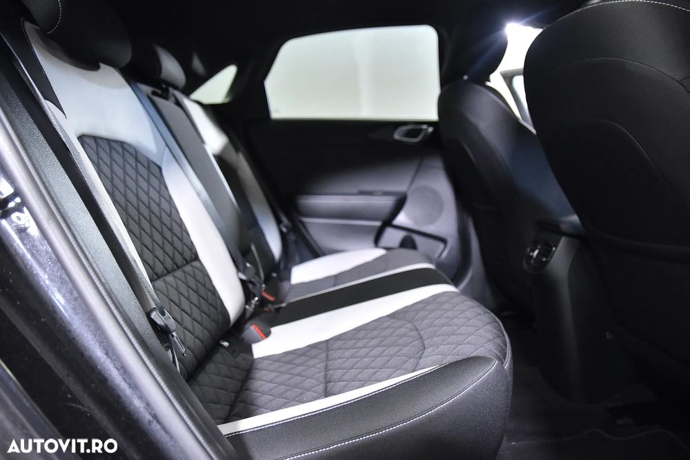 Kia Ceed - 13