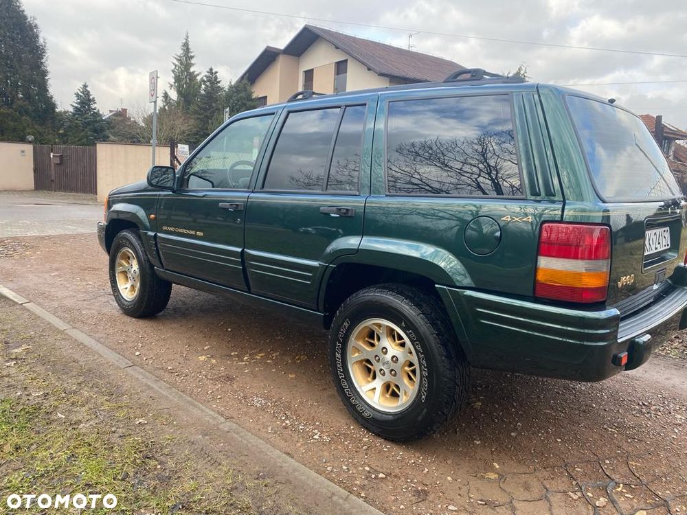 Jeep Grand Cherokee - 16
