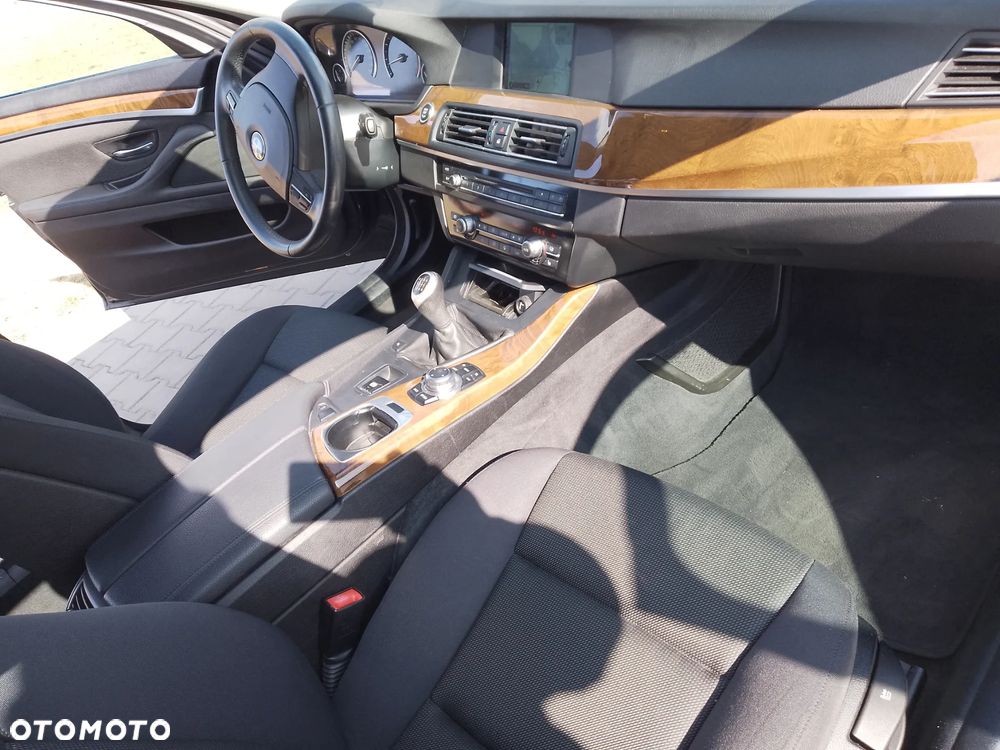 BMW Seria 5 523i - 12