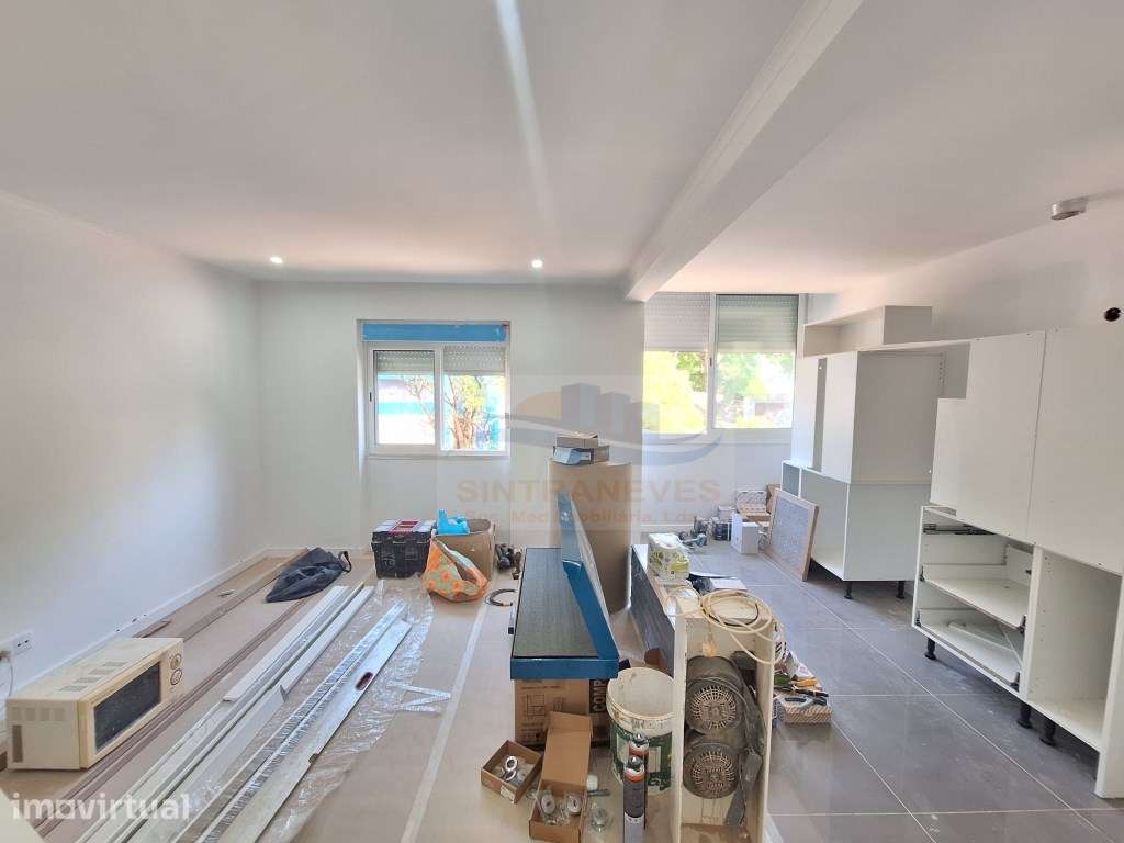 Apartamento T2 na Venteira, remodelado, com varanda - Grande imagem: 3/13