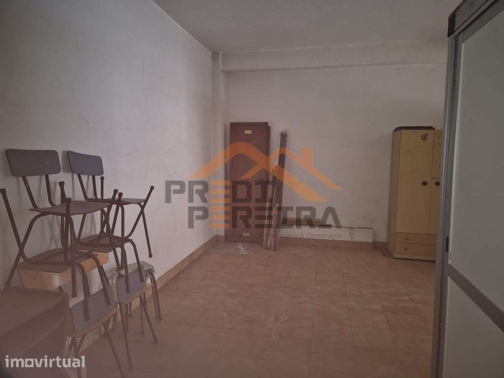 Garagem, estacionamento fechado com 70,70 m2, situada na Arroja. - Grande imagem: 5/15