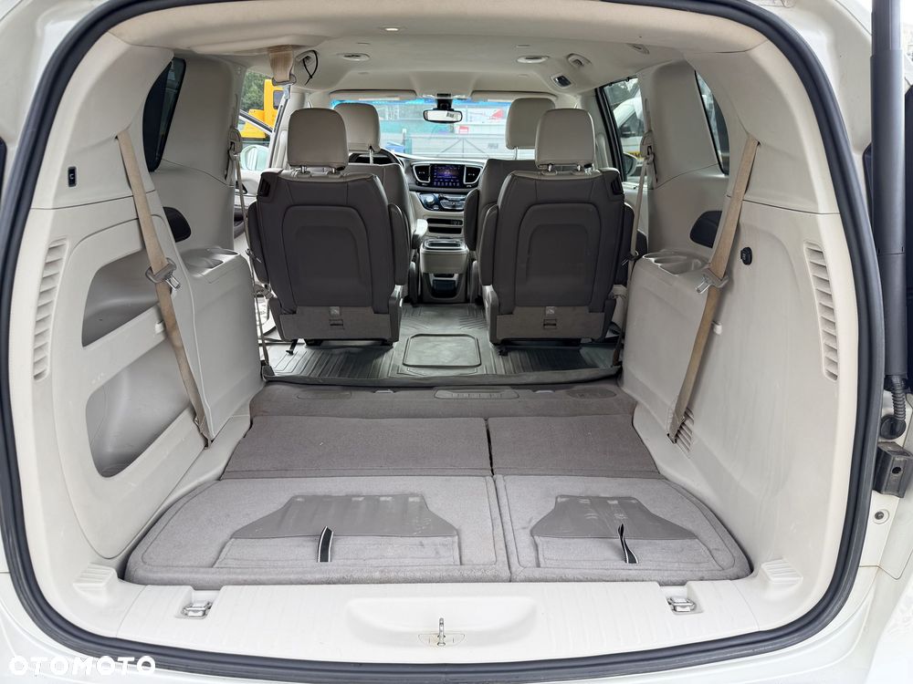 Chrysler Pacifica - 7