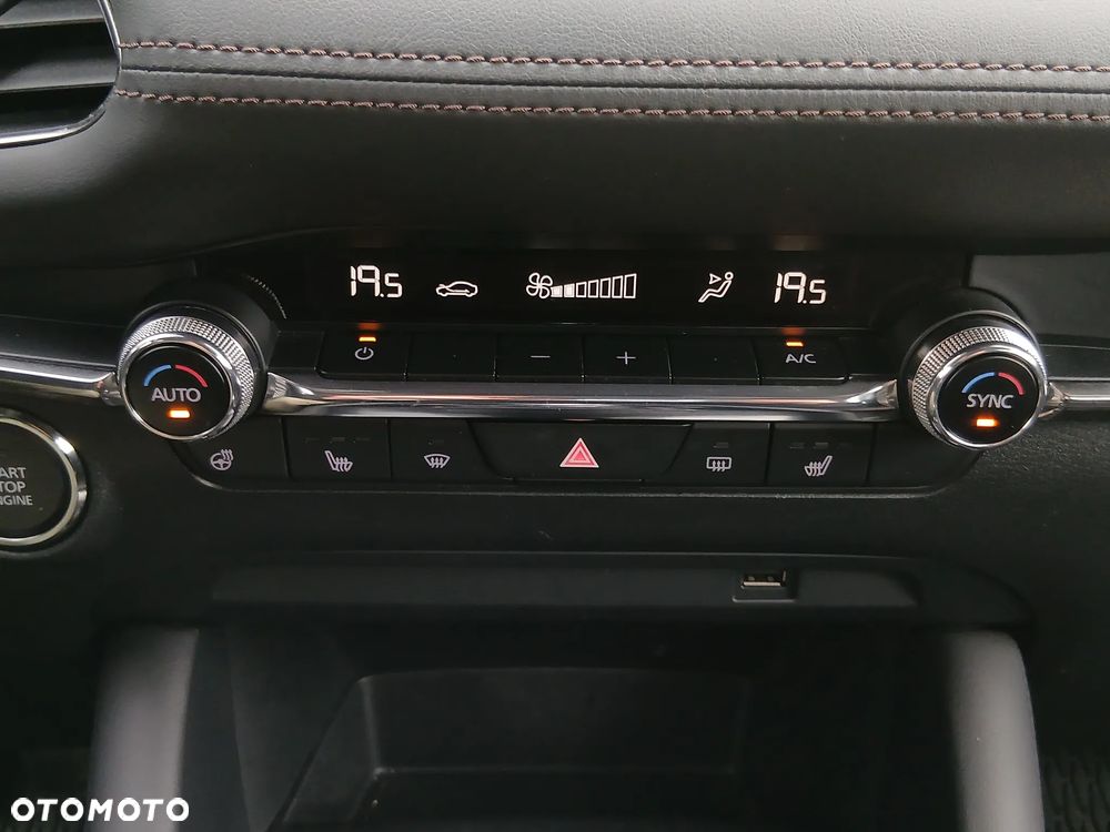 Mazda 3 2.0 mHEV Hikari - 16