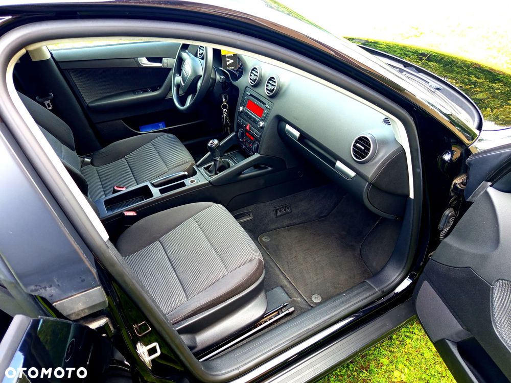 Audi A3 Sportback 1.6 Ambiente - 14