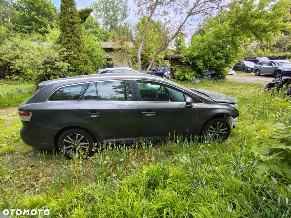 Toyota Avensis 1.6 Comfort - 8