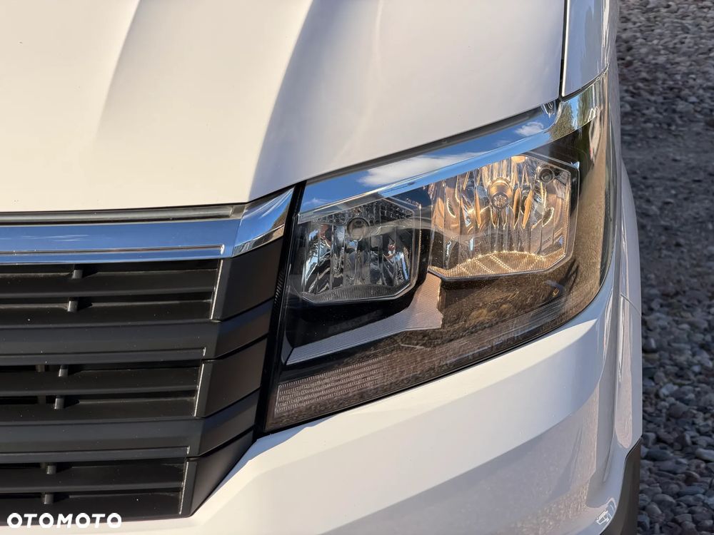 Volkswagen CRAFTER VAN VAT-1 z ZABUDOWĄ SERWISOWĄ WARSZTAT StoreVAN Półki, Szuflady, Kuwety na drobne przedmioty, Masaż fotela kierowcy, Fotel pneumatyczny terapeutyczny pilot ergoActive, Podgrzewana szyba, Kierownica wielofunkcyjna, Tempomat, Ogr. prędkości, Minibar, Fabrycne parktroniki przód i tył, DMC:3500kg, Homologacja haka 3000kg! Duża ładowność 1315kg Model L2H1 Paka dł. 3450mm - 11