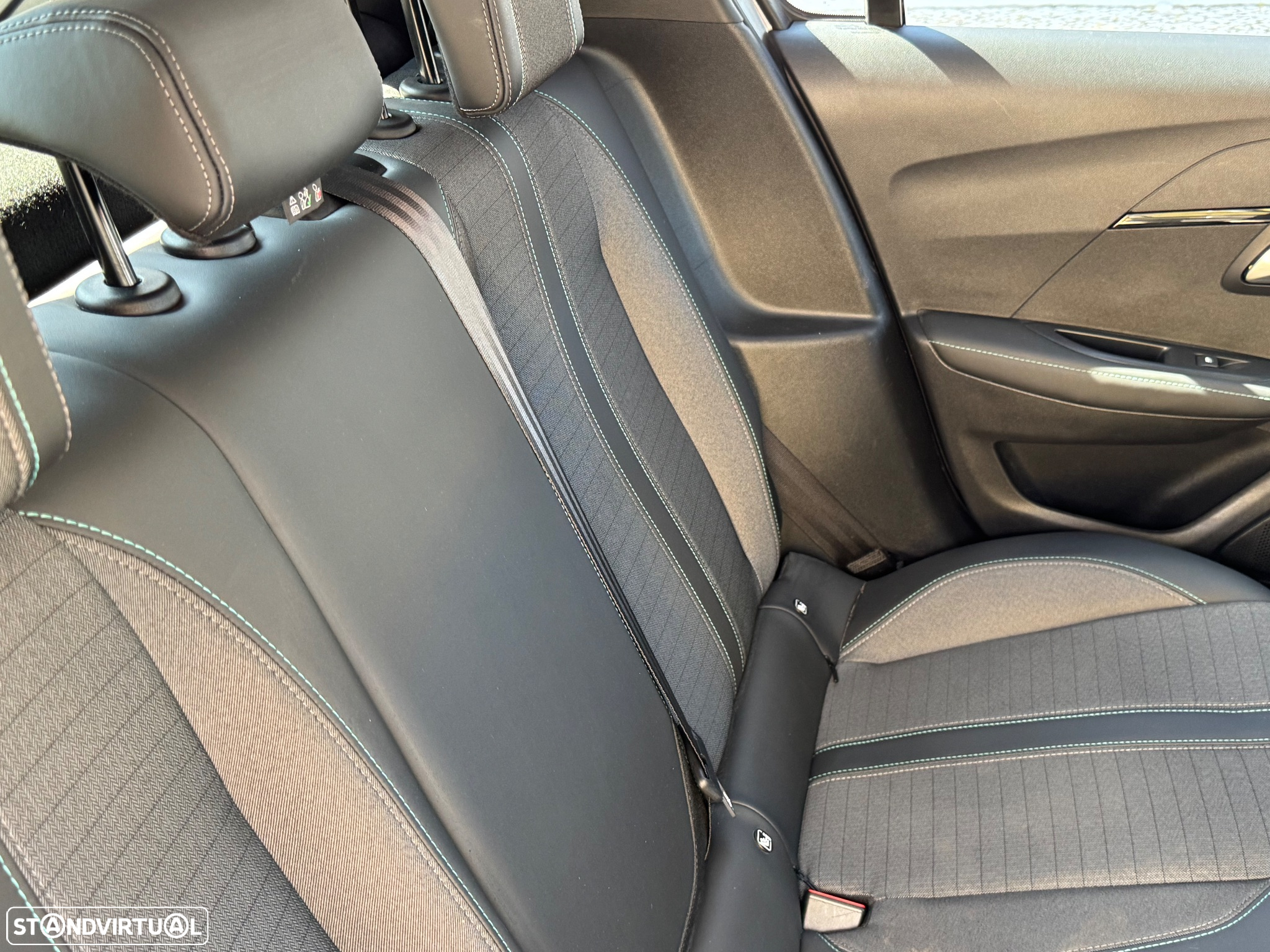 Peugeot e-208 50 kWh Allure - 11