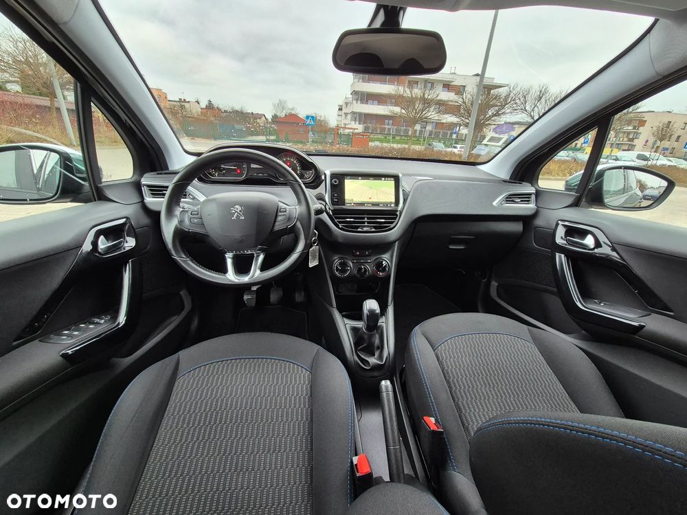 Peugeot 208 - 14