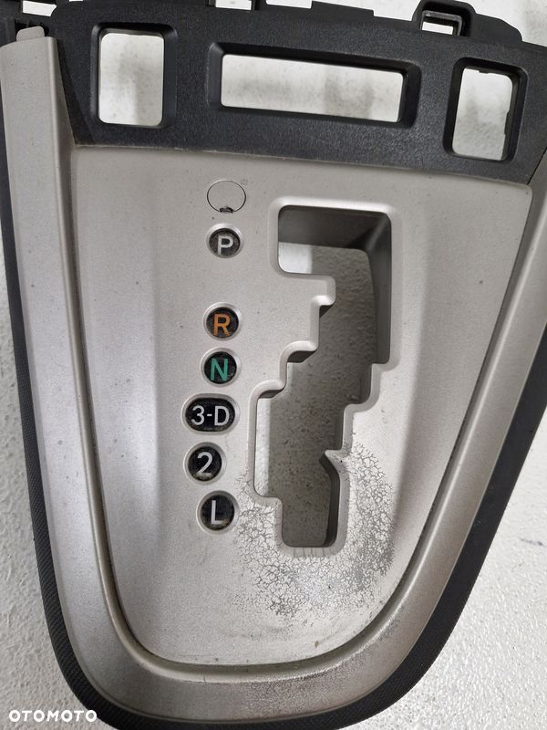 TOYOTA MATRIX 2 II E140 PANEL WYBIERAKA ZMIANY BIEGÓW AUTOMAT - 4