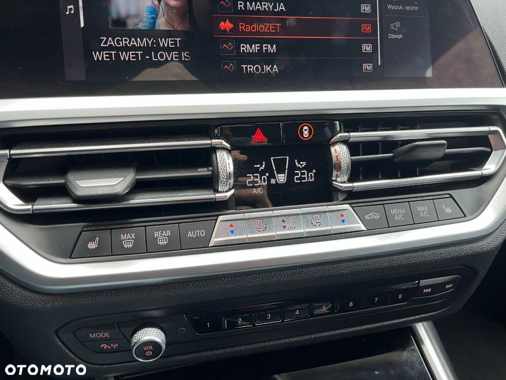 BMW Seria 3 330i - 23