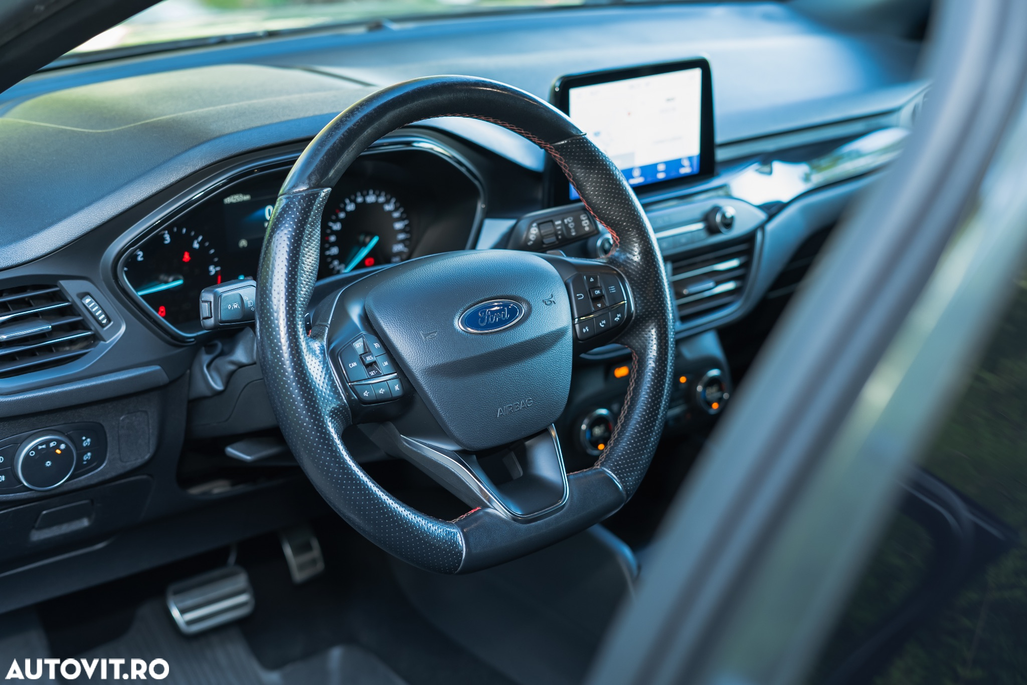 Ford Focus Turnier 1.5 EcoBlue Start-Stopp-System Aut. ST-LINE STYLE - 4