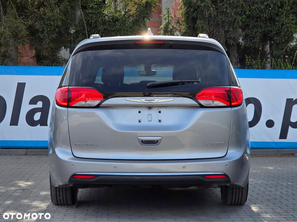 Chrysler Pacifica - 6