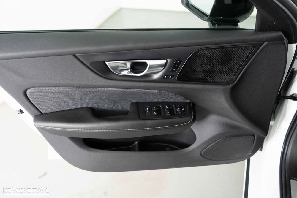 Volvo V60 2.0 T6 AWD TE R-Design - 22