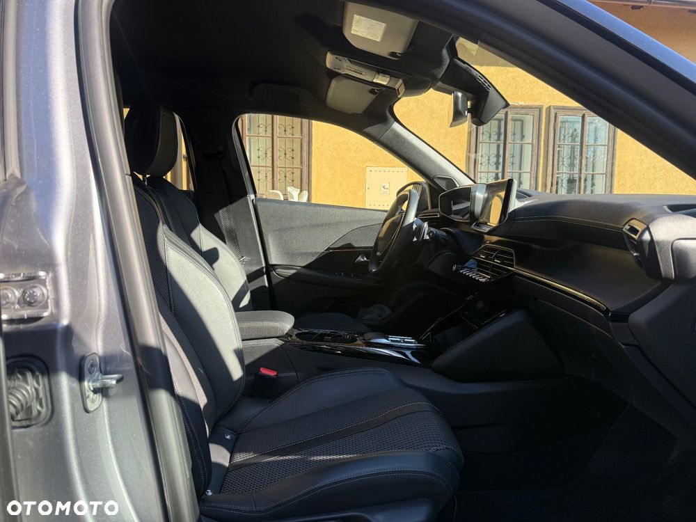 Peugeot 2008 PureTech 130 EAT8 GT - 24