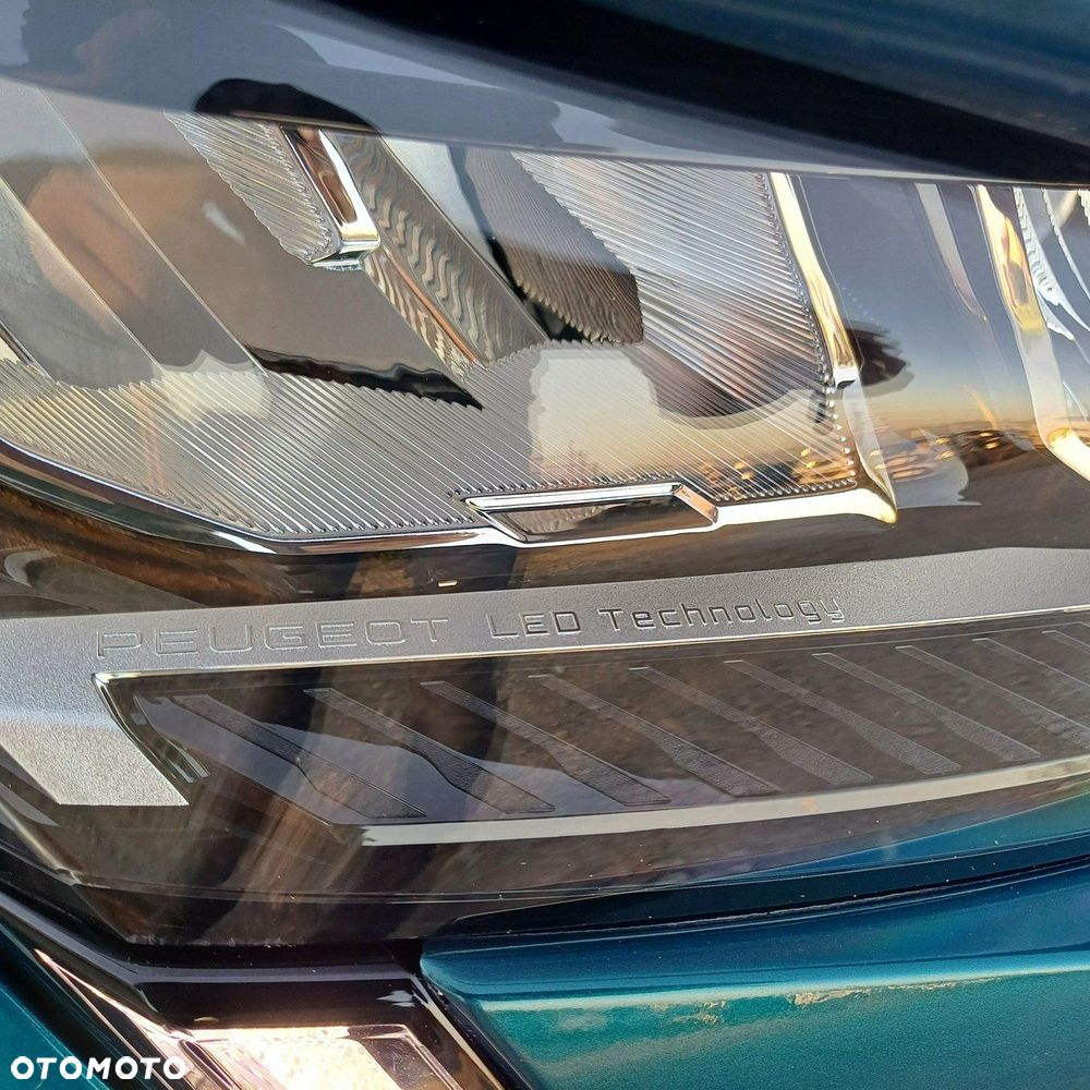 Peugeot 408 - 40