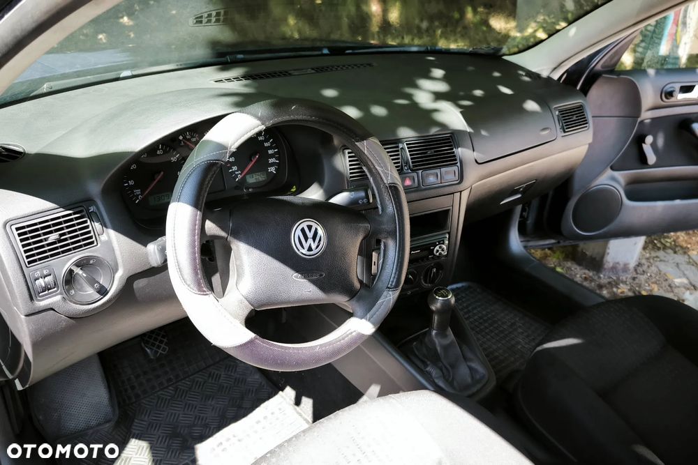 Volkswagen Golf - 8