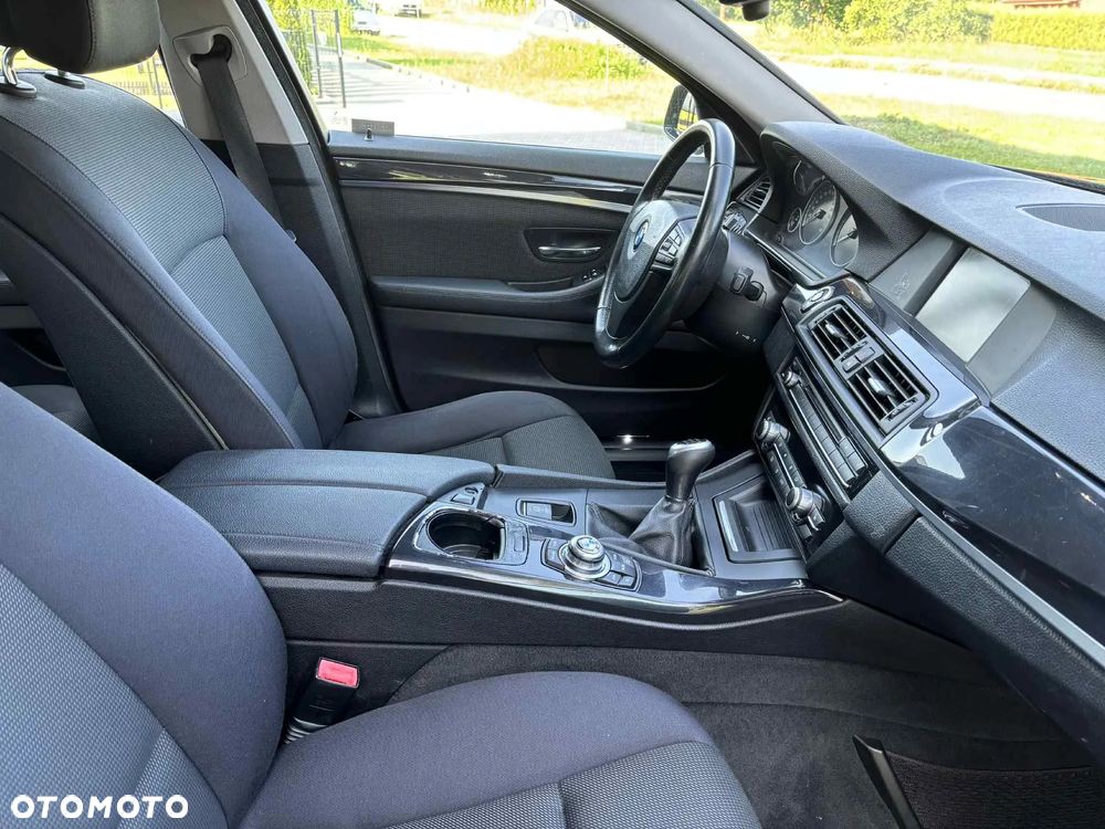 BMW Seria 5 520d - 23