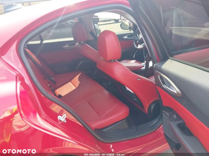 Alfa Romeo Giulia ver-2-0-turbo-16v-at8--q4 - 8