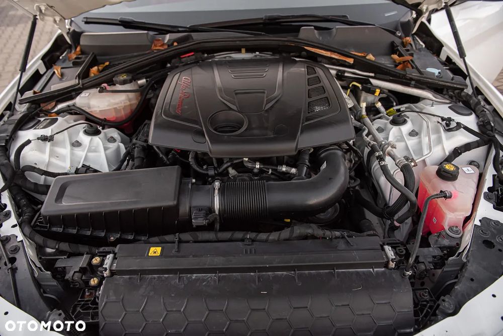 Alfa Romeo Giulia 2.0 Turbo 16V AT8-Q4 Veloce - 36