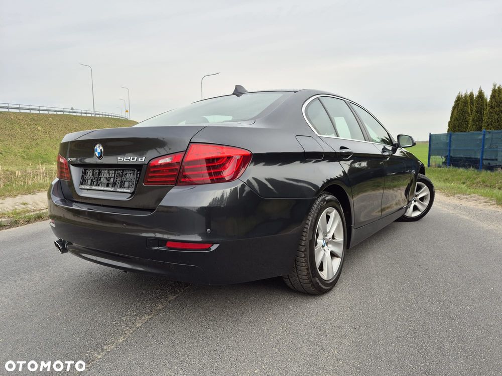 BMW Seria 5 520d xDrive - 4