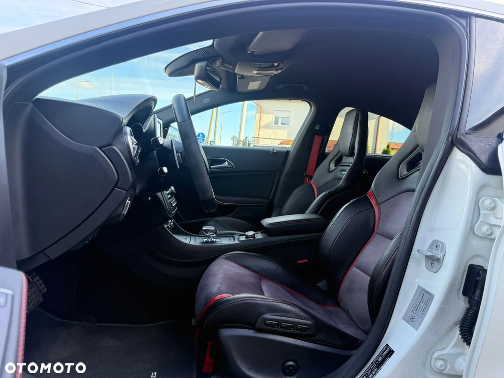 Mercedes-Benz CLA 45 AMG 4-Matic - 38