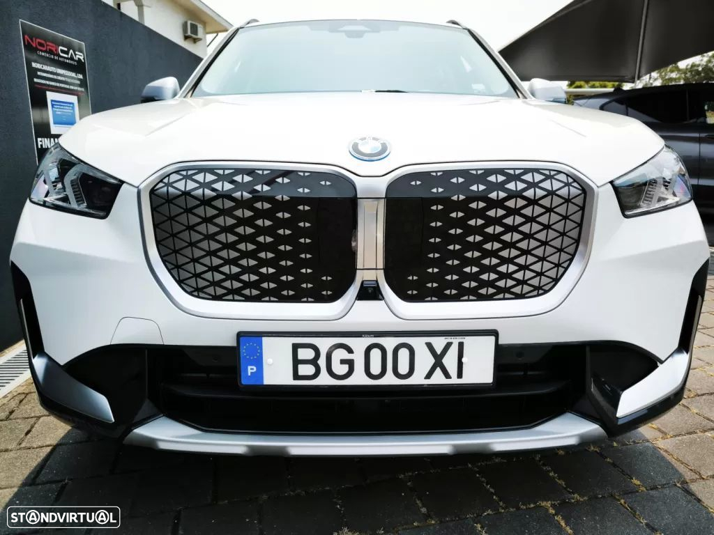 BMW iX1 eDrive20 - 23