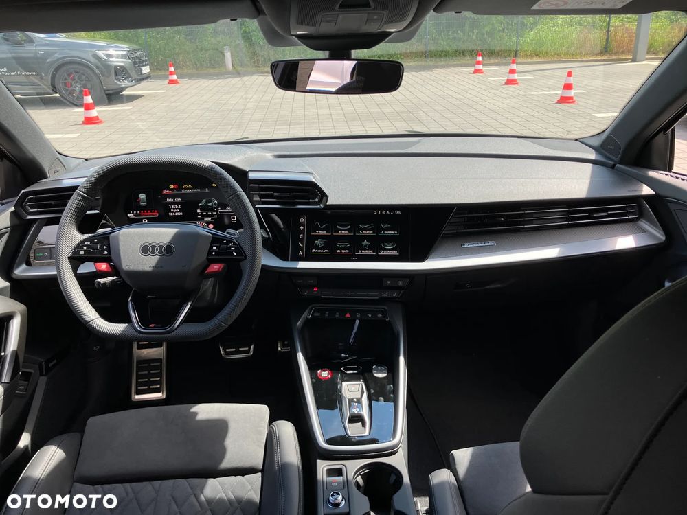 Audi RS3 Limousine - 16