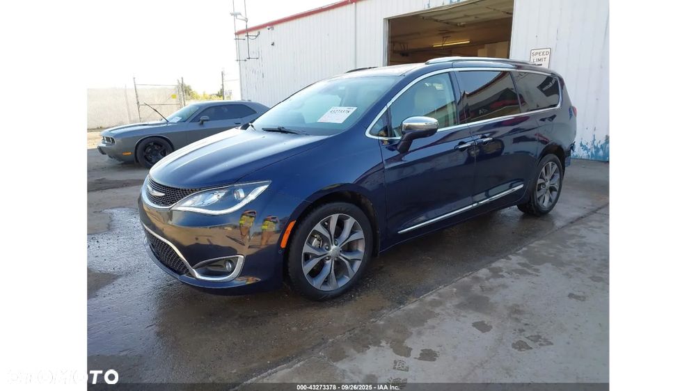 Chrysler Pacifica - 2