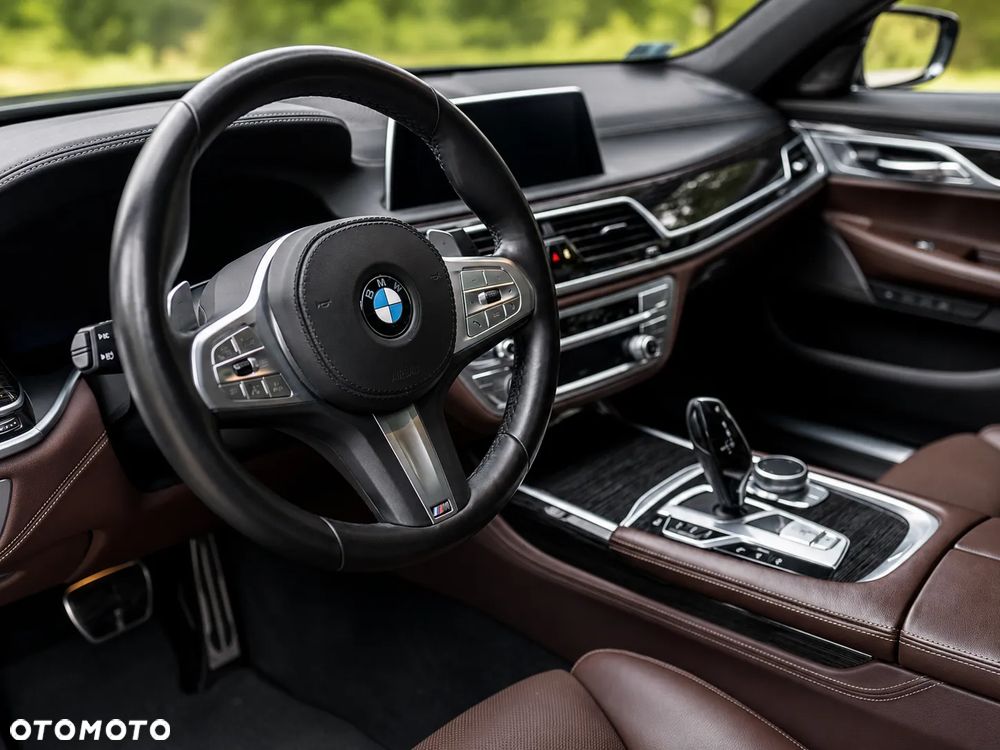 BMW Seria 7 750i xDrive - 14