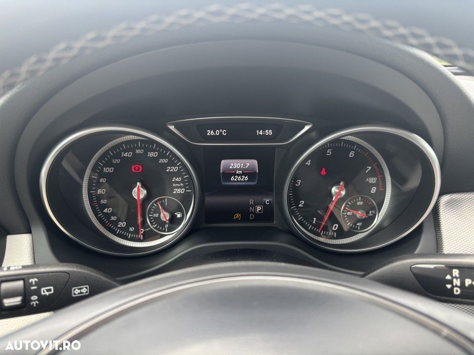 Mercedes-Benz GLA - 12