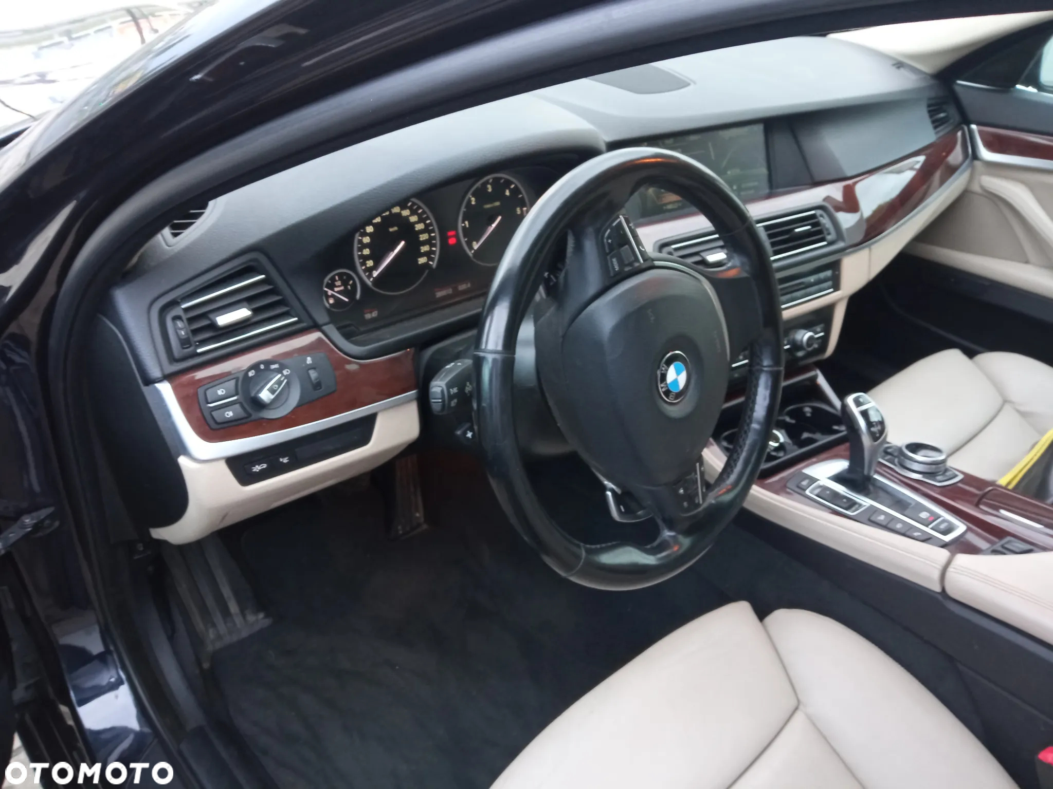 BMW Seria 5 530d xDrive - 14