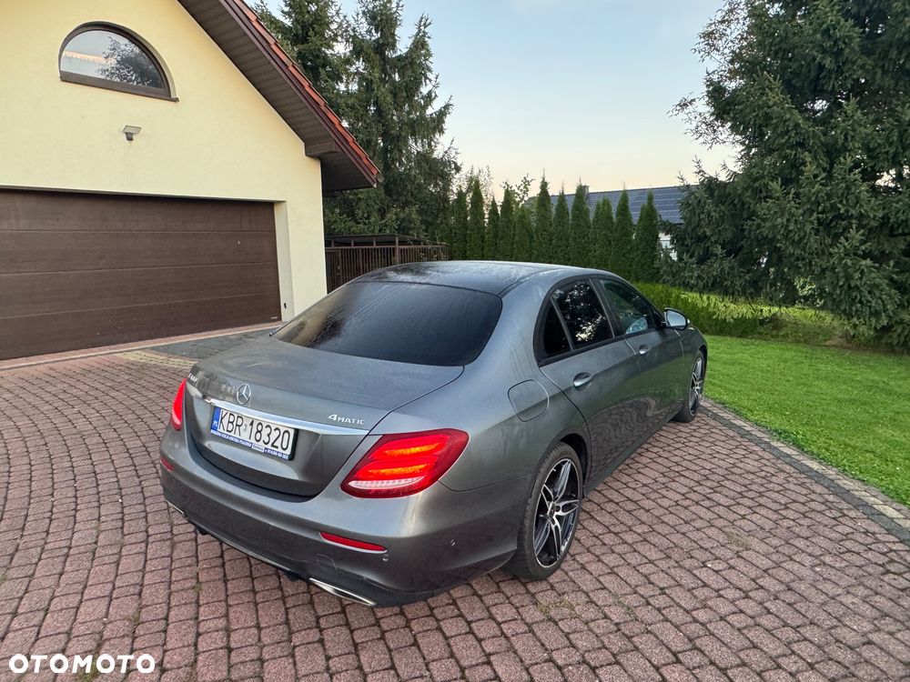 Mercedes-Benz Klasa E 400 4-Matic 9G-TRONIC - 11