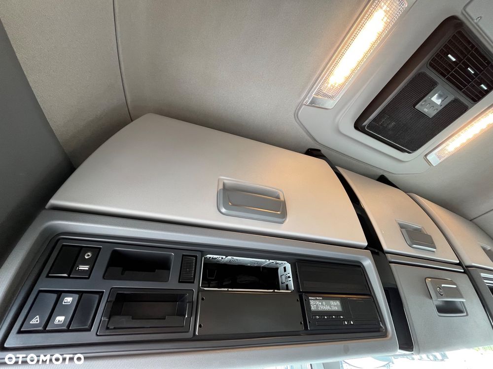Renault THIGH520 T520 High Sleeper - 15