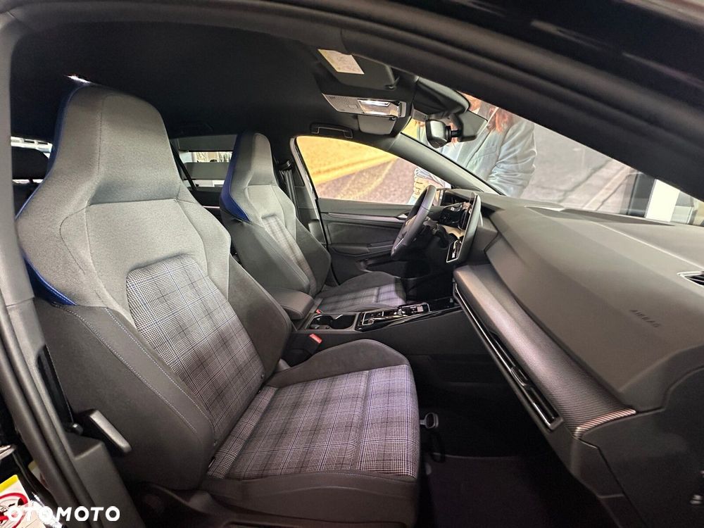 Volkswagen Golf - 11
