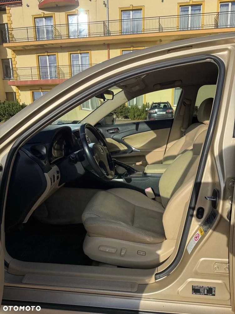 Lexus IS 220 D Prestige - 14