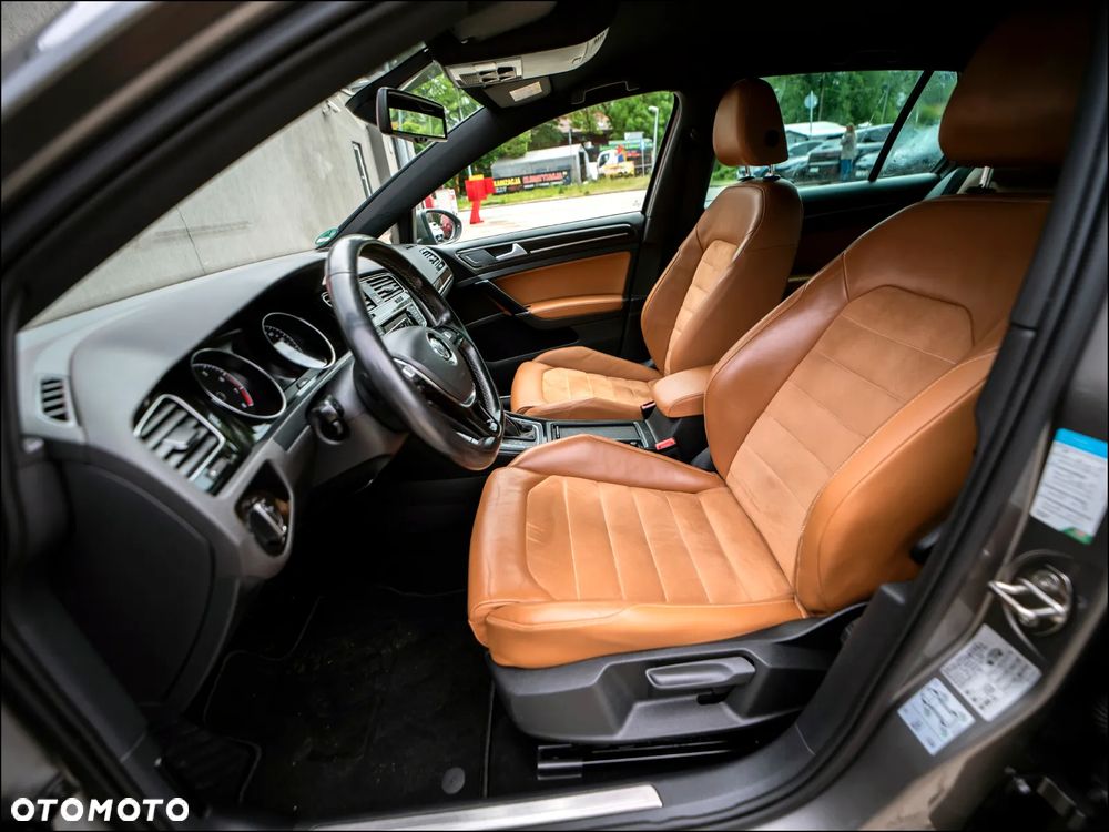 Volkswagen Golf - 32