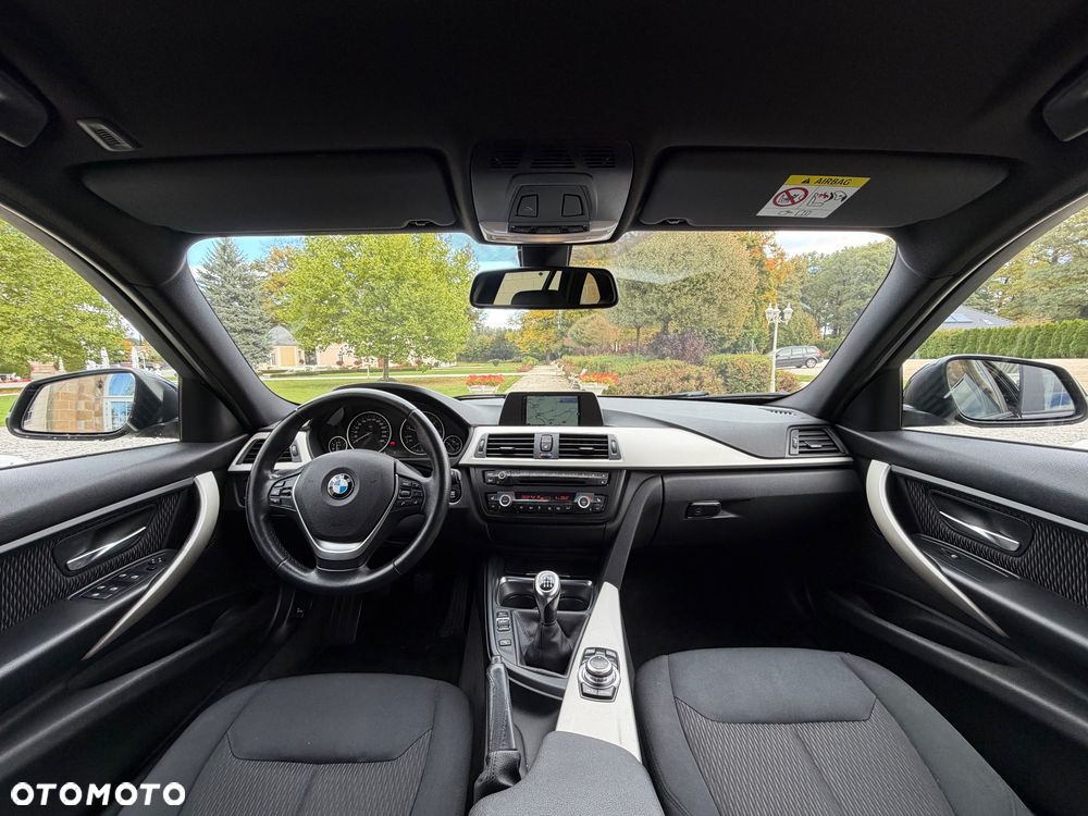 2015 BMW Seria 3 318d Advantage, photograph 10