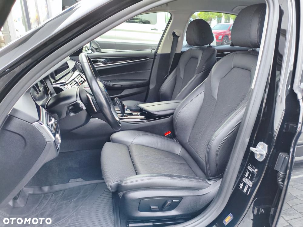 BMW Seria 5 518d Sport Line - 11