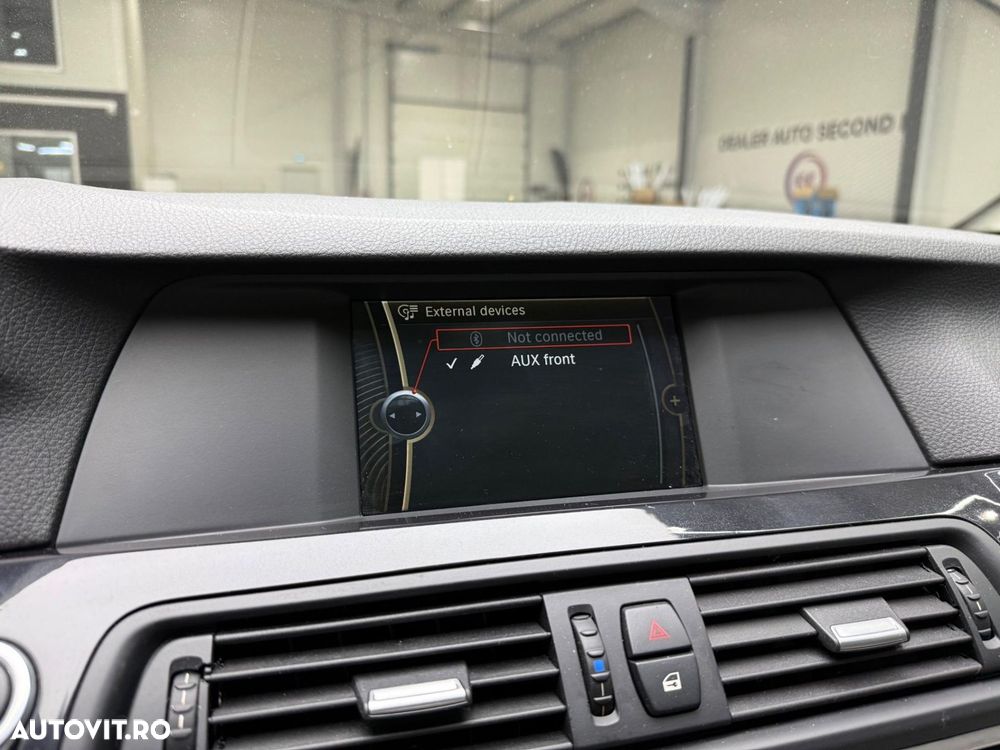 BMW Seria 5 523i Sport-Aut. - 11
