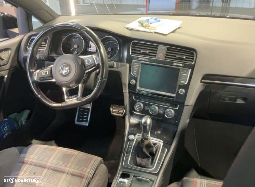 VW Golf GTI Performance BlueMotion DSG - 4