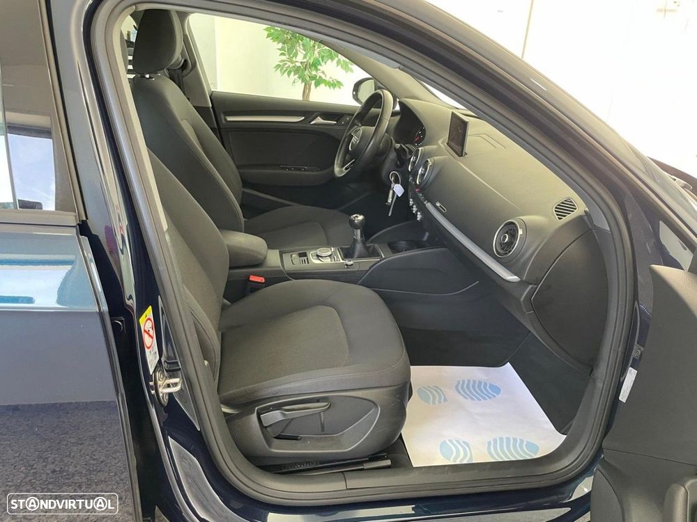 Audi A3 Sportback 30 TDI Design - 29