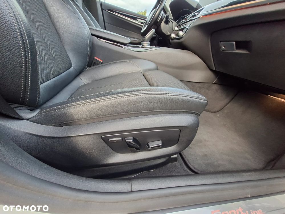 BMW Seria 5 520d Sport Line - 18