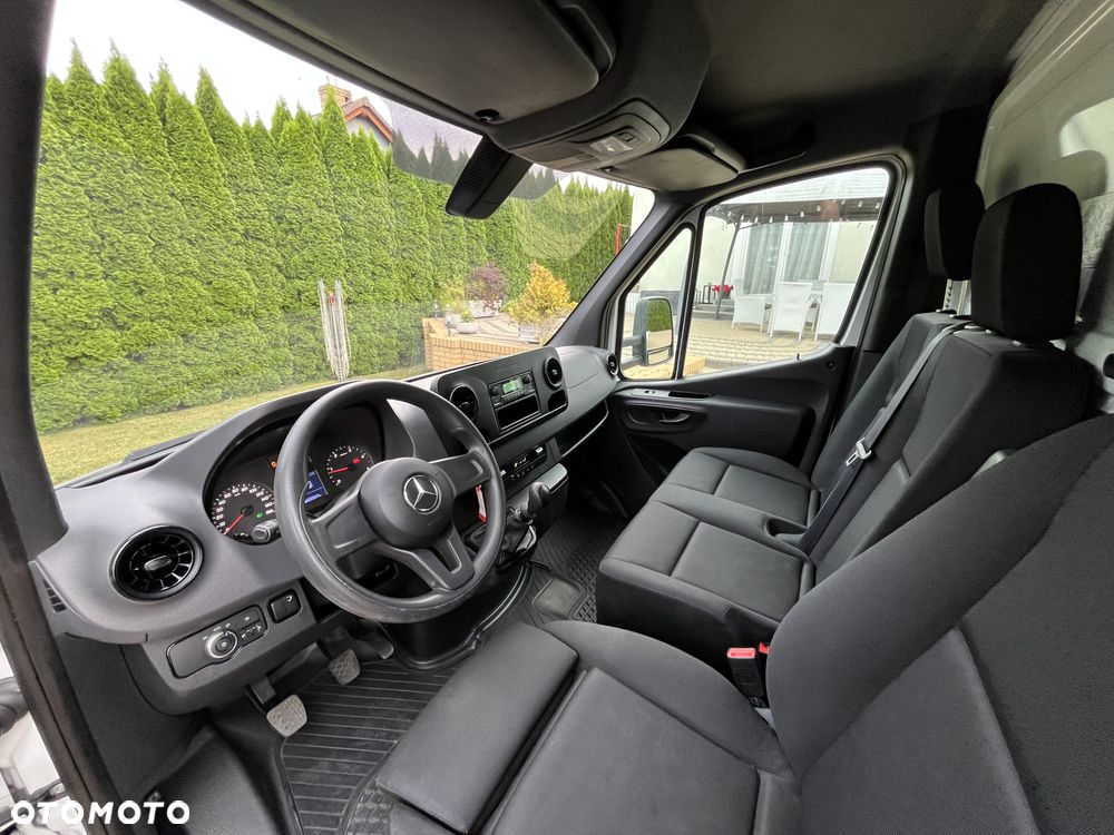 Mercedes-Benz Sprinter - 12