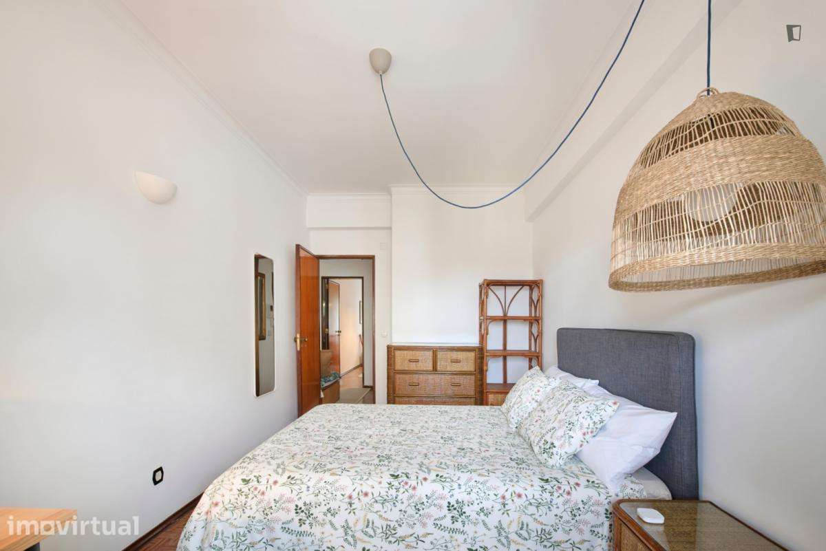 Quarto - localizado em Benfica Lisbon - Grande imagem: 2/17